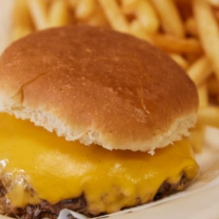 Juicy Burgers: A Crowd Favorite