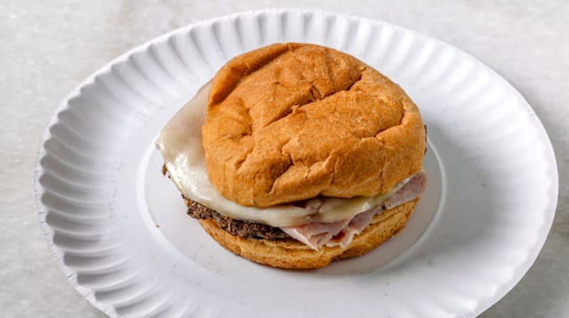 Hamburger Deluxe.